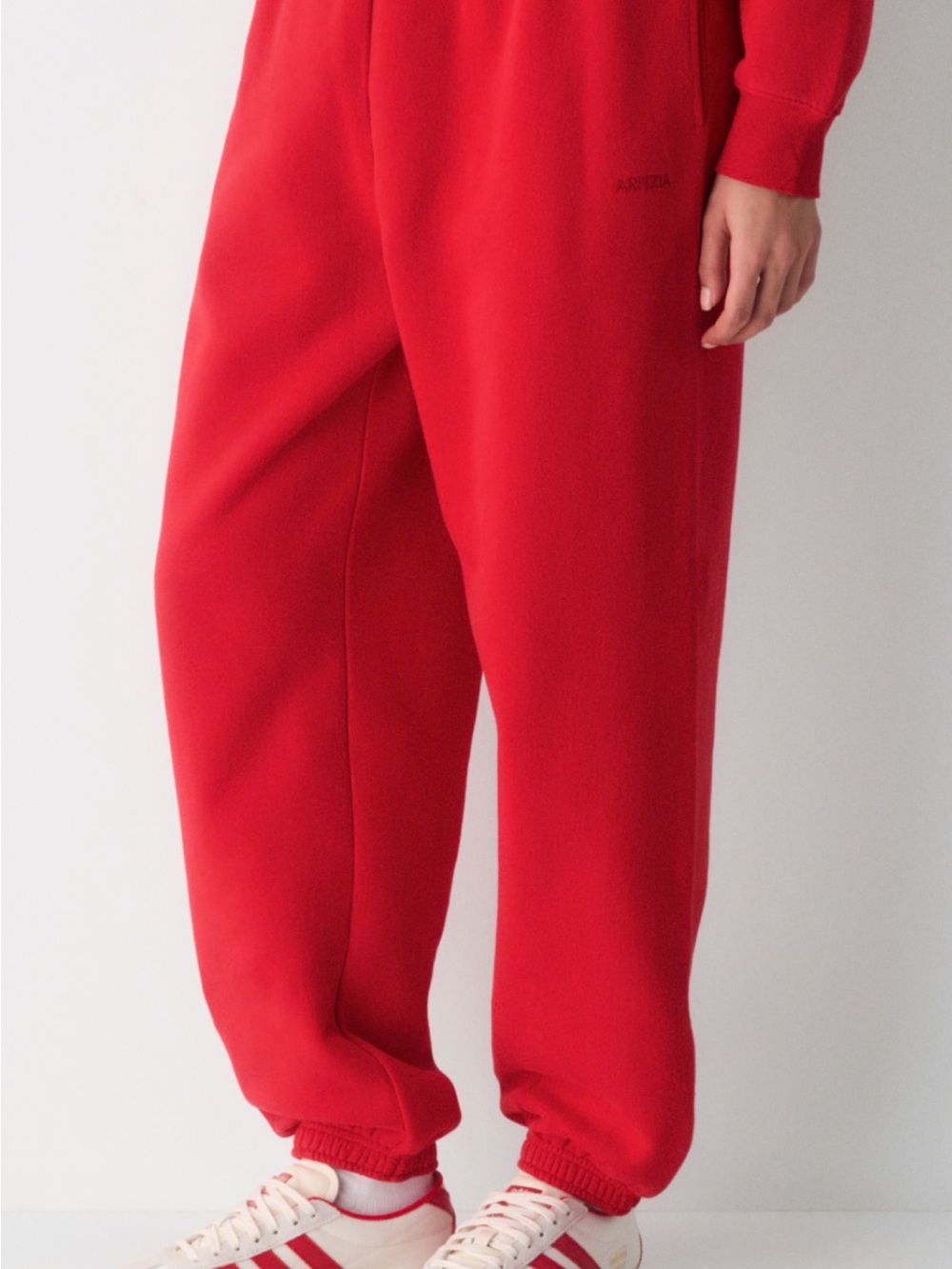 ARITZIA flashing red mega jogger Sweatpants